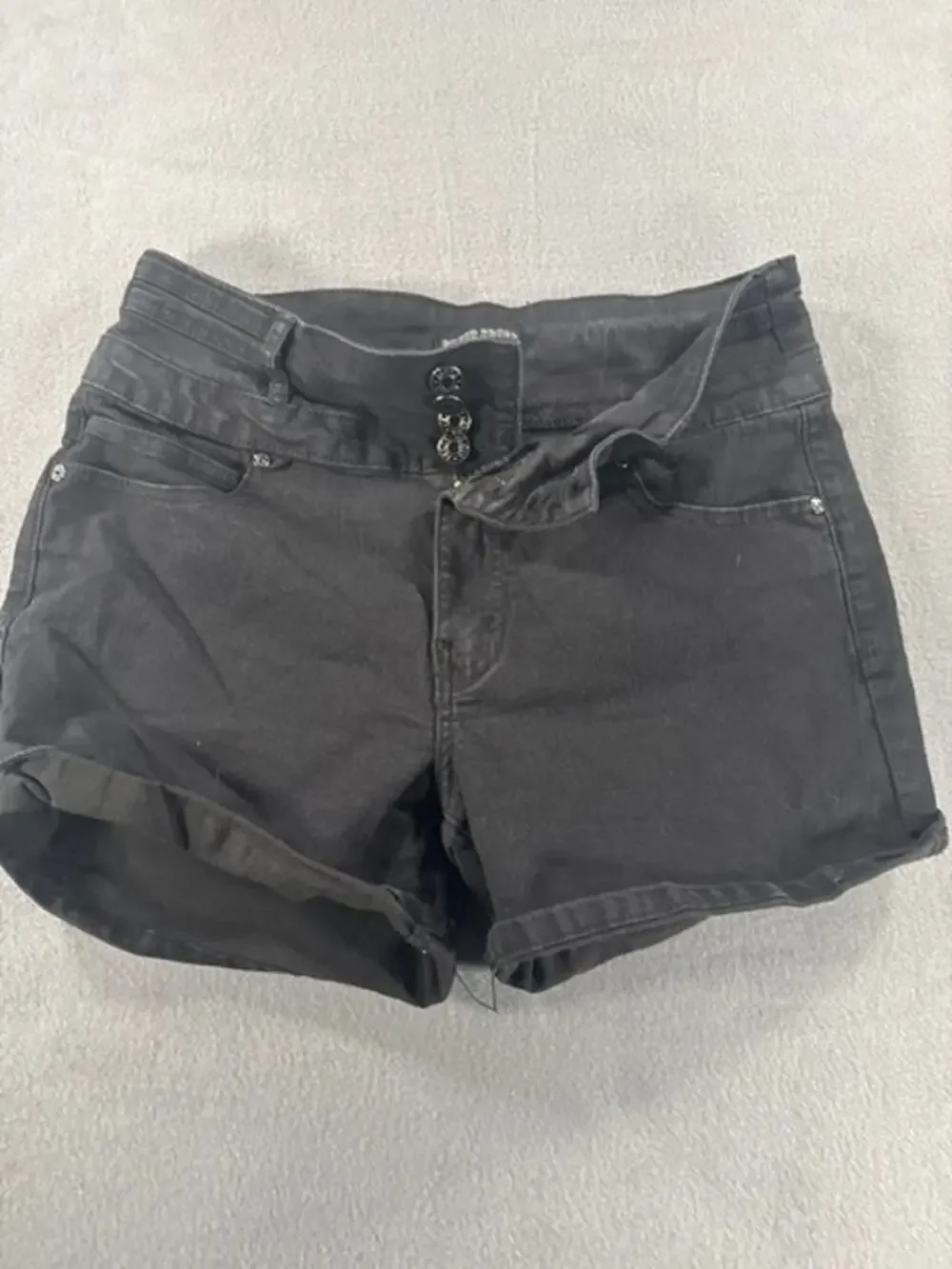 BLACK DENIM SHORT WITH TRIPLE -BUTTON FLY ( SIZE JUNIORS 11 )